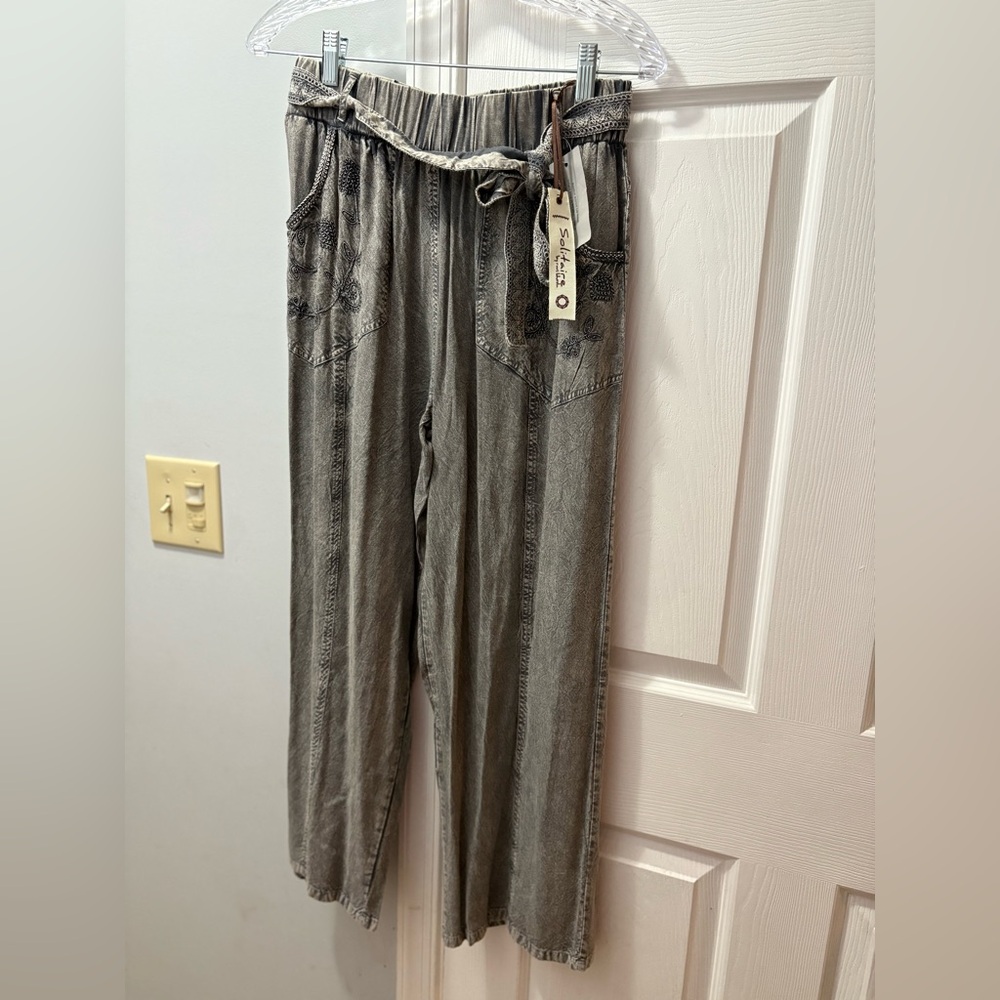 Solitaire Anthropologie Floral Embroidered Tie Waist Ralex Fit Pants